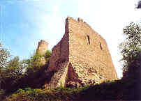 štítová hradba mezi hrady