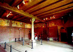 vnitřní prostory románského paláce