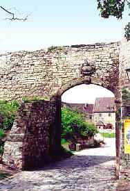 vstupn� br�na na p�edhrad�