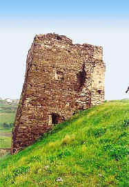 hradební věž nad srázem